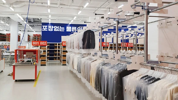 패션비즈 기사에 실린 DCF 센터 행거 보관 구역